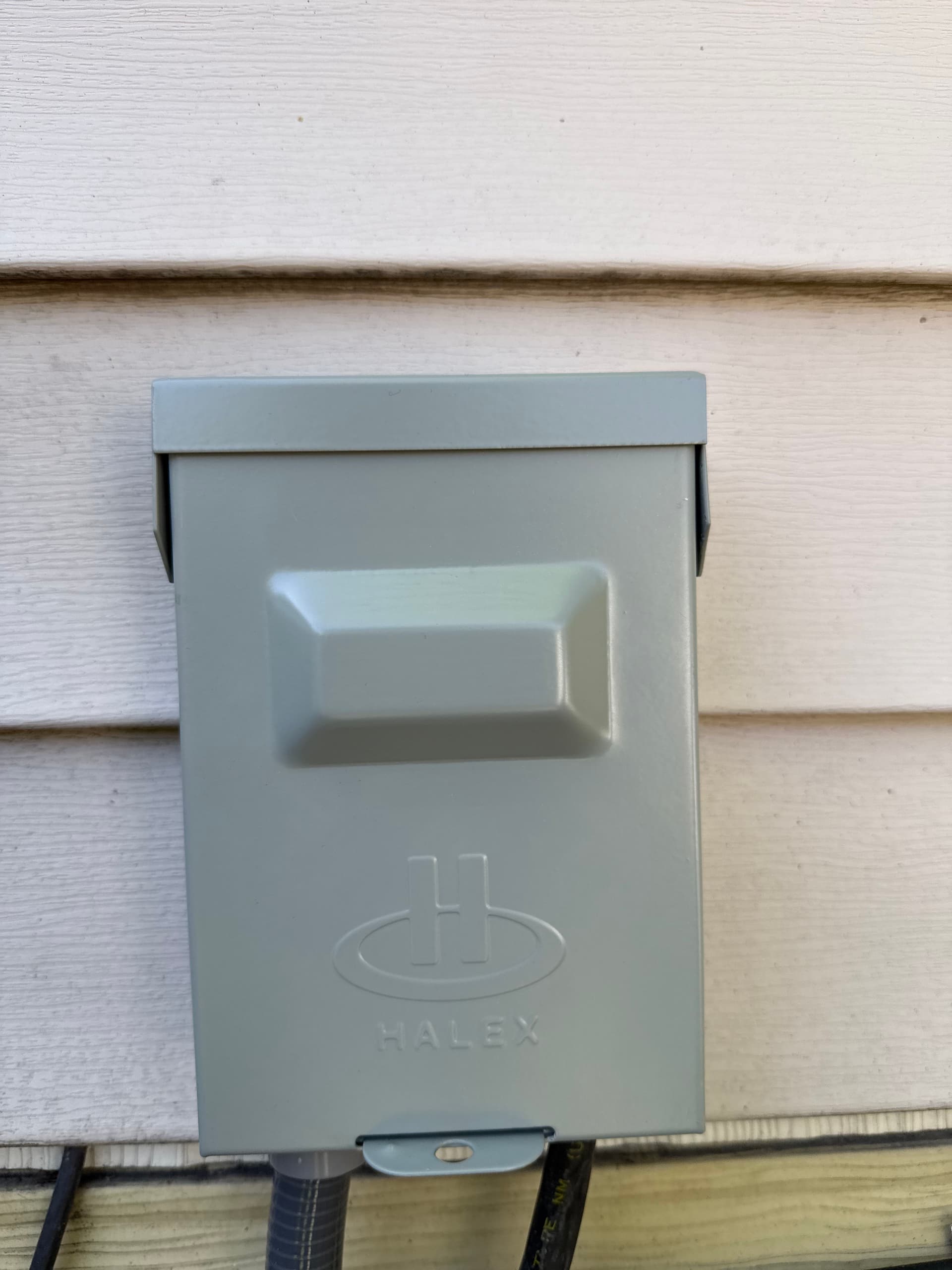 Replacing a 1940s Fused Disconnect to Get the AC Running Right image