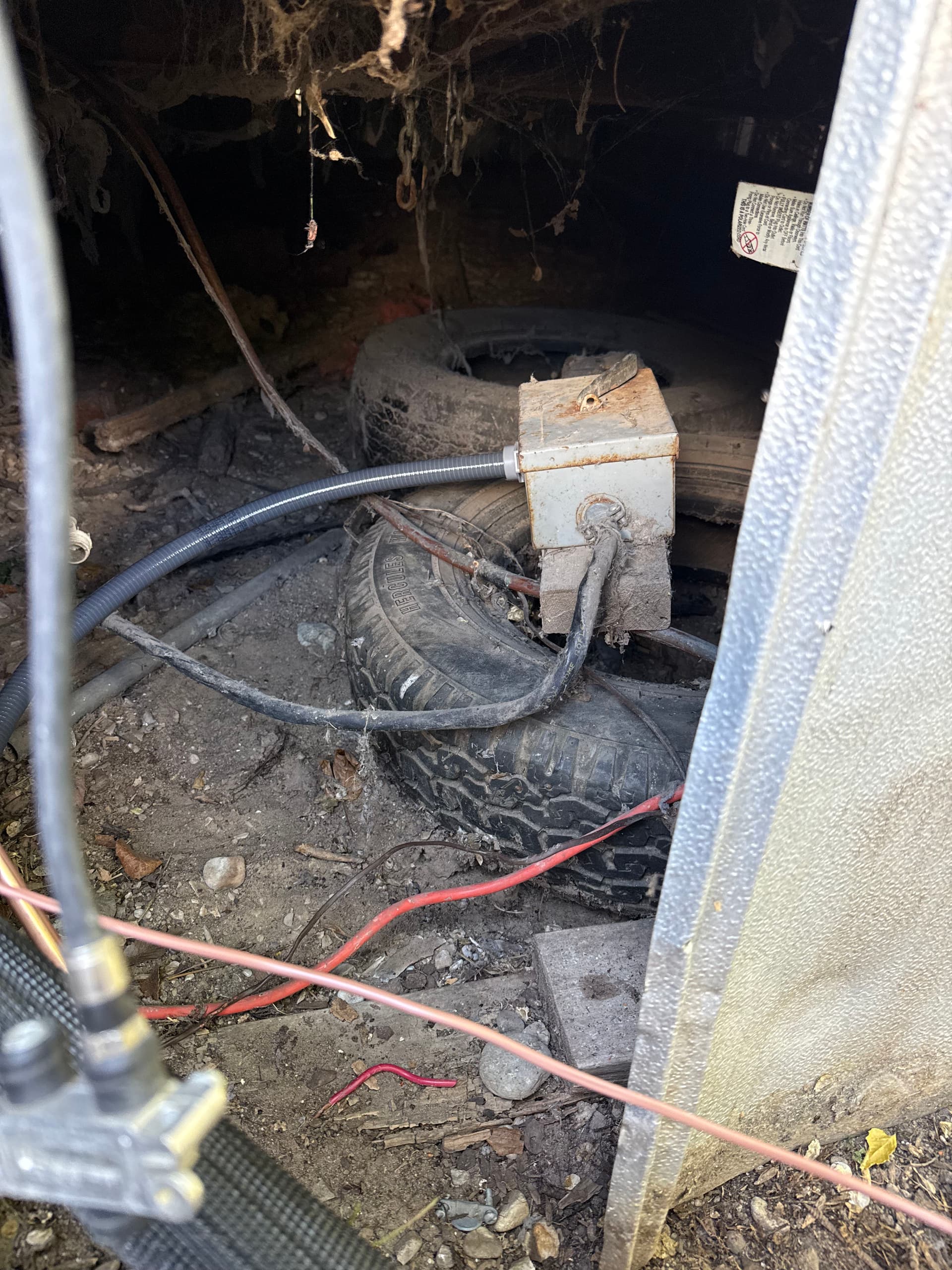 Gallery photos for Replacing a 1940s Fused Disconnect to Get the AC Running Right: Image #1