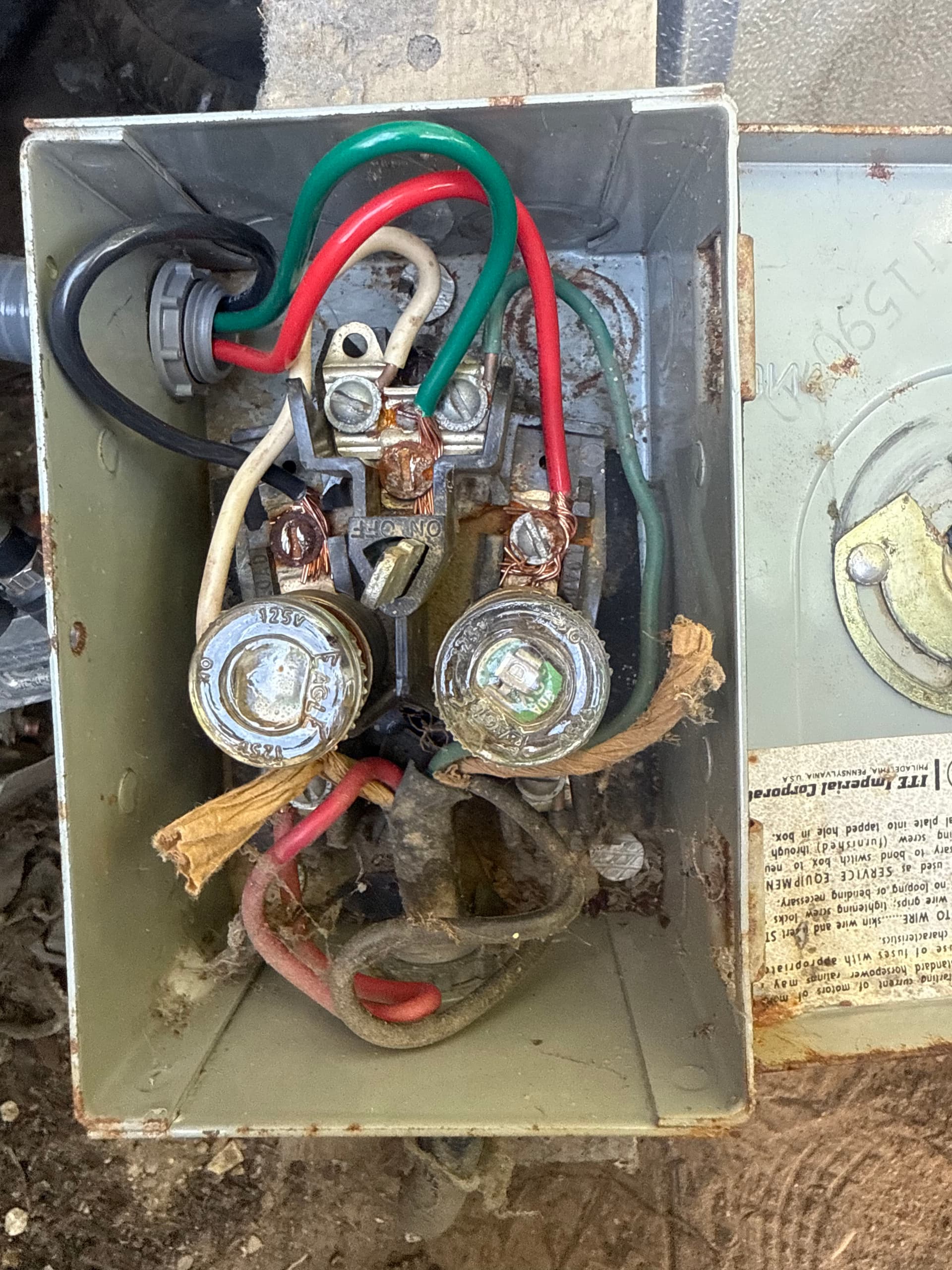 Gallery photos for Replacing a 1940s Fused Disconnect to Get the AC Running Right: Image #2